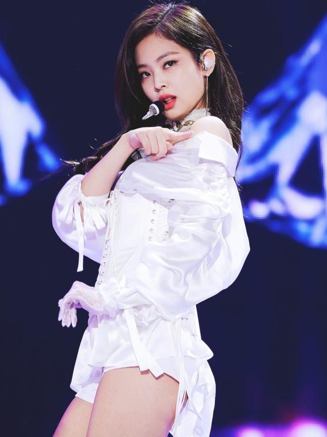 Jennie toàn mặc đồ ngắn cũn, fan BlackPink đòi đổi ngay stylist-4