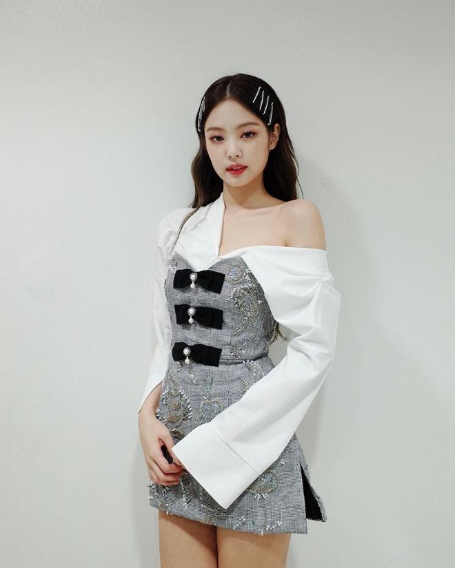 Jennie toàn mặc đồ ngắn cũn, fan BlackPink đòi đổi ngay stylist-9