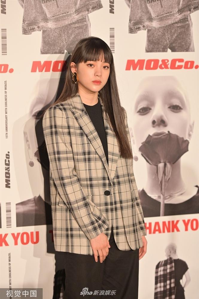 Dương Mịch đẹp sắc sảo, quyến rũ giữa tin đồn hẹn hò trai trẻ-11