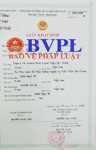Vụ bé gái 6 tuổi nghi bị cưỡng hiếp tập thể ở Nghệ An: Tại sao dì An lại được cấp 2 khai sinh với 2 năm sinh khác nhau?-2
