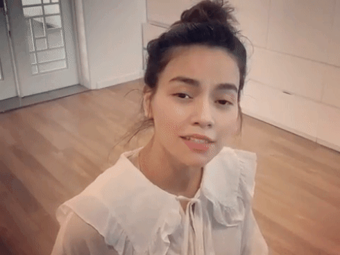 Tranh thủ lúc Subeo vắng nhà, Hồ Ngọc Hà mượn đàn của con trai hát live 'Vẻ đẹp 4.0' ngọt thôi rồi!