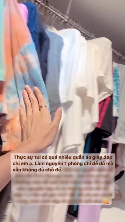 Cận cảnh căn phòng siêu to khổng lồ chứa kín hàng hiệu của Chi Pu-4