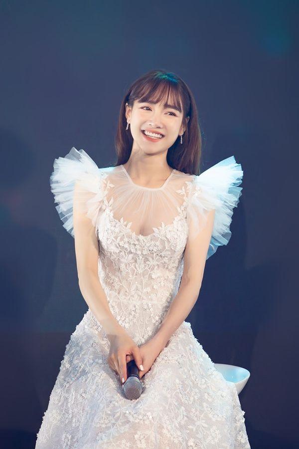 Trong khi BlackPink được khen trang điểm hết lời thì Sĩ Thanh, Mỹ Tâm lại họa mặt... cạn lời-8