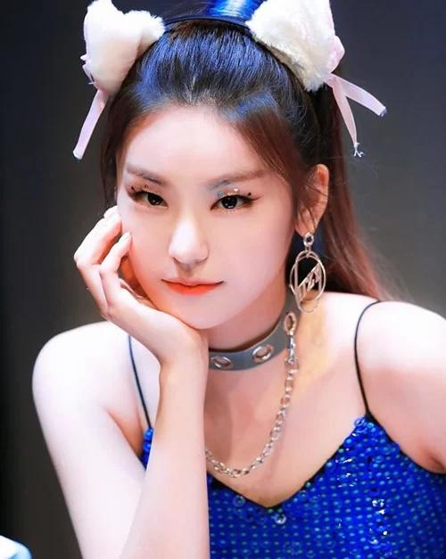 Yeji (ITZY) cá tính hơn hẳn nhờ đổi style trang điểm-6