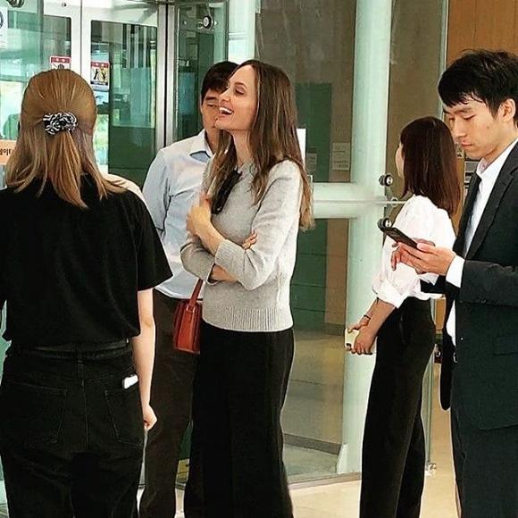 Mẹ con Angelina Jolie gây náo loạn trường Đại học hàng đầu tại Hàn Quốc-2