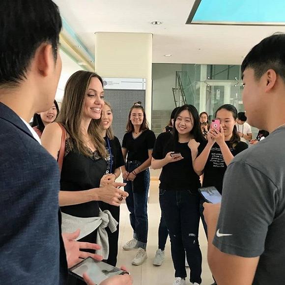Mẹ con Angelina Jolie gây náo loạn trường Đại học hàng đầu tại Hàn Quốc-5