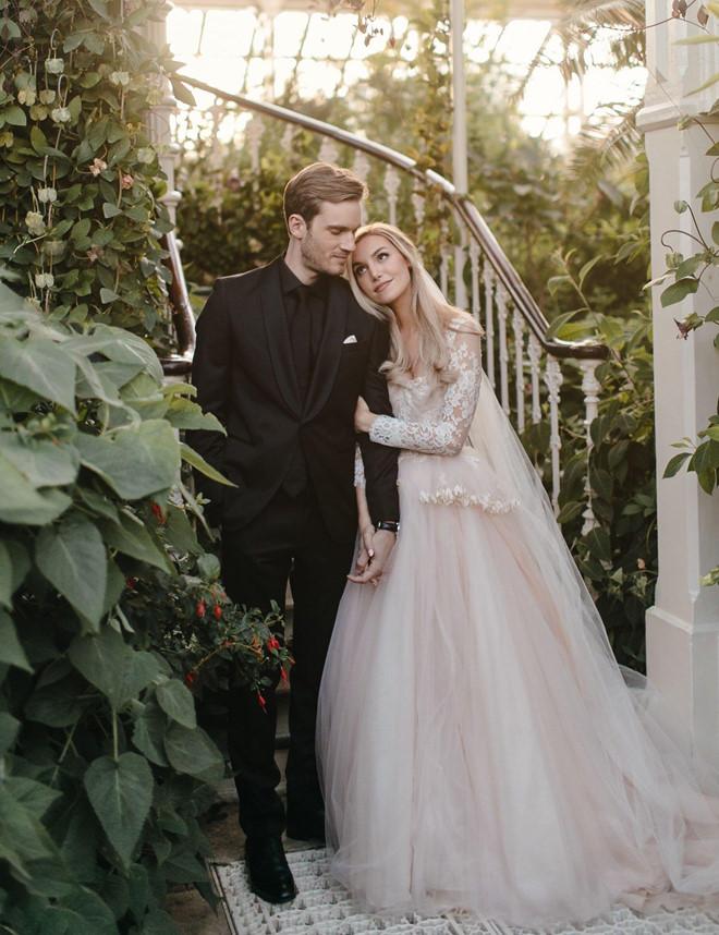 Vlogger PewDiePie đăng ảnh đám cưới, fan nói thật bất ngờ-1