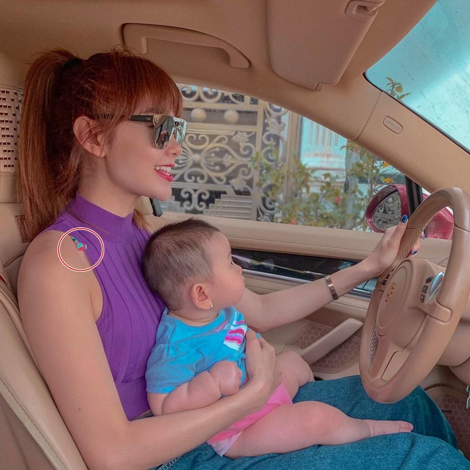 Minh Hằng tiết lộ lý do sợ đẻ con khi chơi với cháu nhưng sơ ý lộ nội y mất rồi!-3