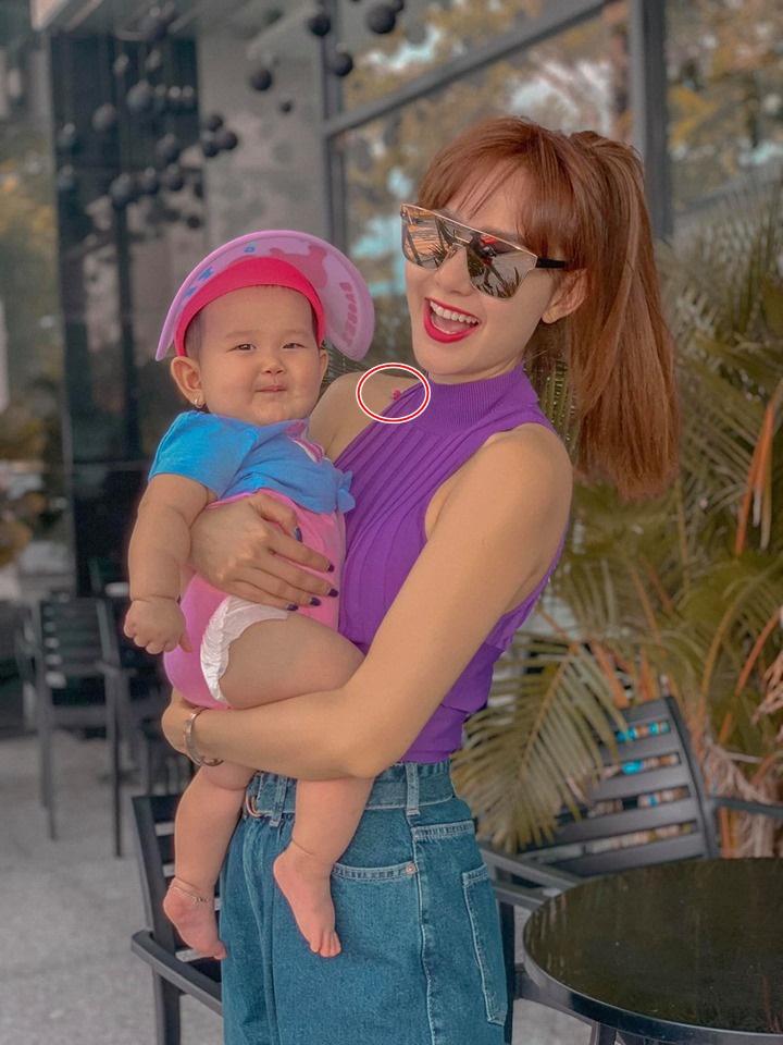 Minh Hằng tiết lộ lý do sợ đẻ con khi chơi với cháu nhưng sơ ý lộ nội y mất rồi!-2