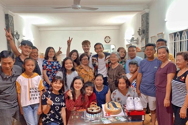 Đưa người yêu về quê tổ chức sinh nhật, fans bất ngờ chỉ ra điểm đặc biệt giữa BB Trần và người tình Quang Lâm-2