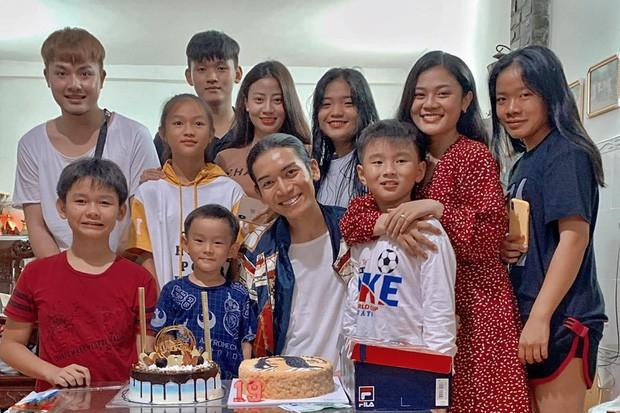 Đưa người yêu về quê tổ chức sinh nhật, fans bất ngờ chỉ ra điểm đặc biệt giữa BB Trần và người tình Quang Lâm-3