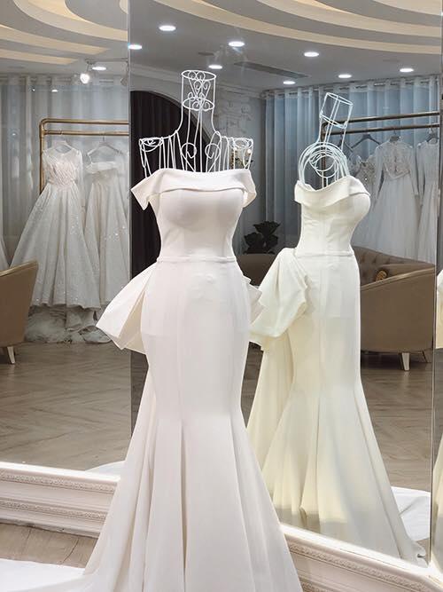 Không cá tính như khi chụp với siêu xe, con gái Minh Nhựa sexy hết nấc với váy cưới khoe vòng 1 cực khủng-7