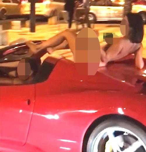 Cô gái trẻ gây sốc khi khỏa thân nằm trên nóc siêu xe để bạn trai lái đi dạo phố-1