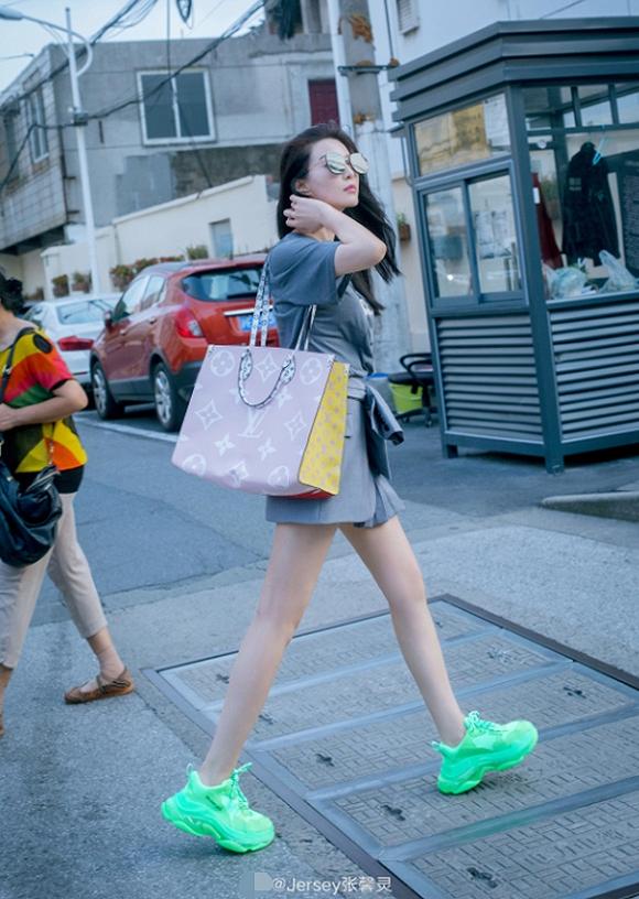 Phạm Băng Băng khoe chân thon cực phẩm, thần thái chuẩn sao hạng A - Lý Thần tái xuất phong độ hậu chia tay-2