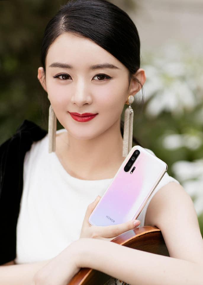 Triệu Lệ Dĩnh khoe vóc dáng thon thả, chính thức tái xuất showbiz sau thời gian ở cữ-7