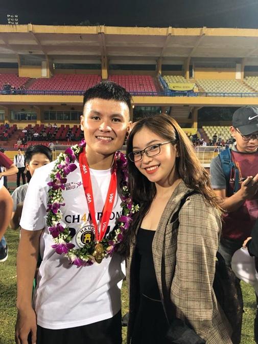 Vài ba ngày lại đăng status than thân trách phận, bạn gái Quang Hải bị bóc mẽ caption sống ảo toàn đi copy - paste-1