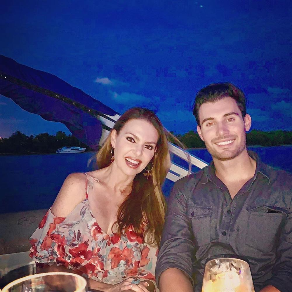 Bản tin Hoa hậu Hoàn vũ 22/8: Hoàng Thùy làm lu mờ dàn đối thủ chỉ với tà áo dài trắng tinh khôi-6