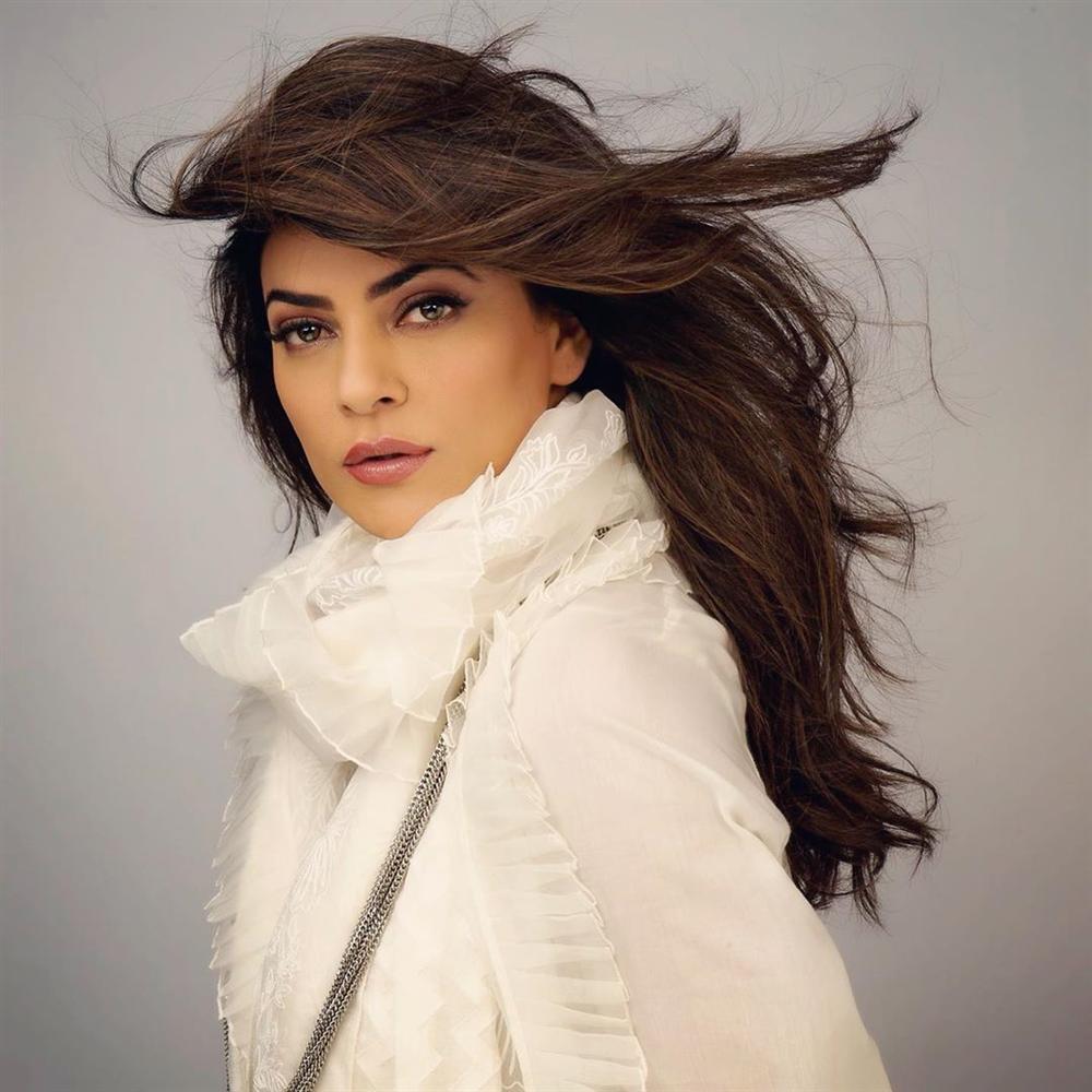 Bản tin Hoa hậu Hoàn vũ 22/8: Hoàng Thùy làm lu mờ dàn đối thủ chỉ với tà áo dài trắng tinh khôi-7