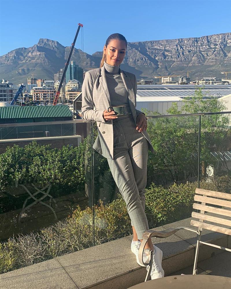 Bản tin Hoa hậu Hoàn vũ 22/8: Hoàng Thùy làm lu mờ dàn đối thủ chỉ với tà áo dài trắng tinh khôi-11