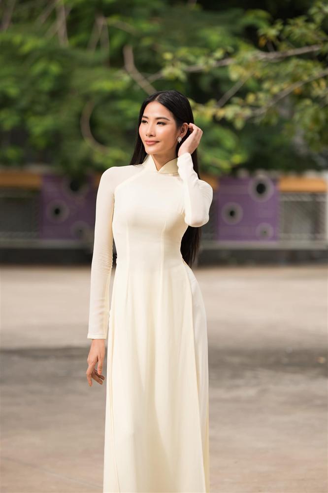 Bản tin Hoa hậu Hoàn vũ 22/8: Hoàng Thùy làm lu mờ dàn đối thủ chỉ với tà áo dài trắng tinh khôi-1