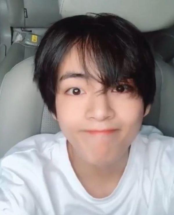 Khác hẳn hội em nhỏ, 2 anh lớn BTS tận hưởng kỳ nghỉ theo phong cách người già mà vẫn cực sang chảnh-3