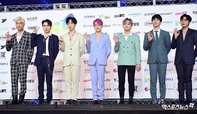 Nhóm nhạc tai tiếng Zero 9 lên thảm xanh lễ trao giải Hàn Quốc-1