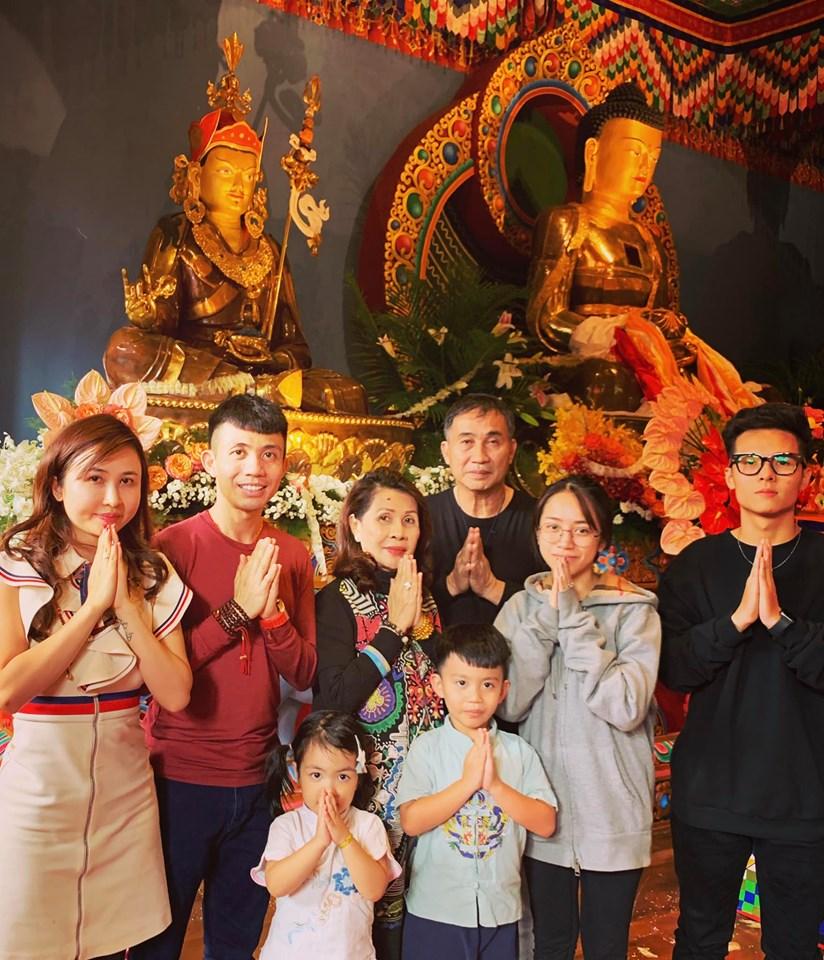 Bị hỏi về vợ hai của bố, con gái 20 tuổi của Minh Nhựa có câu trả lời khôn khéo khiến ai cũng bất ngờ-1