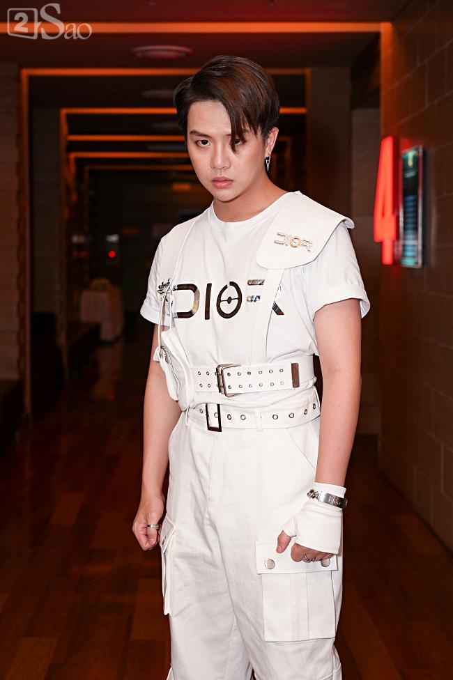 Tưởng Hồng Đào vắng mặt, ngờ đâu vẫn xuất hiện bên cạnh Quang Minh trong họp báo phim-15