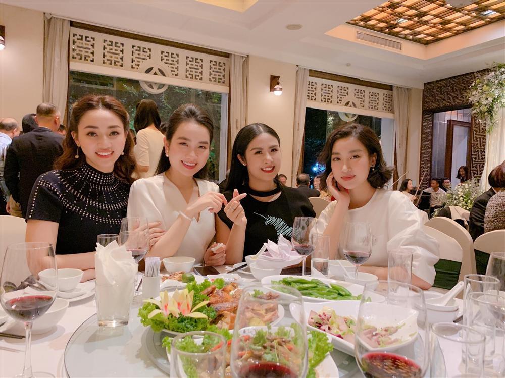 Hoa hậu Đỗ Mỹ Linh bị bóc mẽ gian lận chiều cao khi đứng giữa dàn mỹ nhân-5