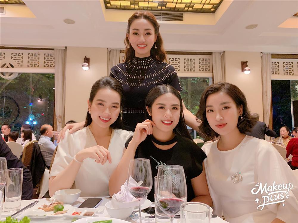 Hoa hậu Đỗ Mỹ Linh bị bóc mẽ gian lận chiều cao khi đứng giữa dàn mỹ nhân-6