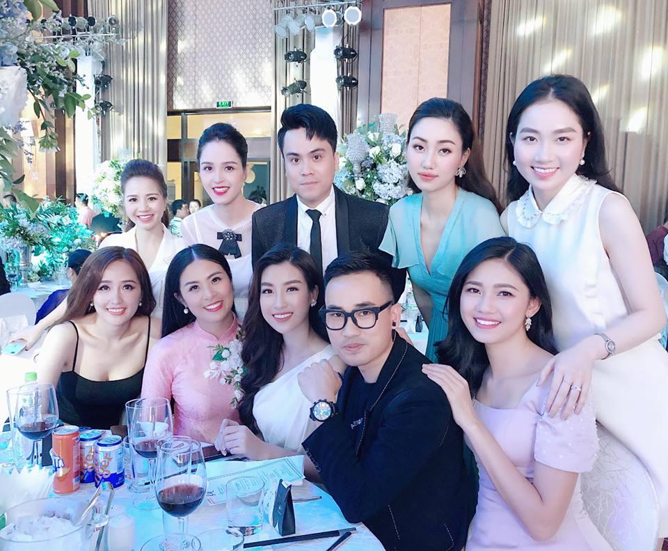 Hoa hậu Đỗ Mỹ Linh bị bóc mẽ gian lận chiều cao khi đứng giữa dàn mỹ nhân-10