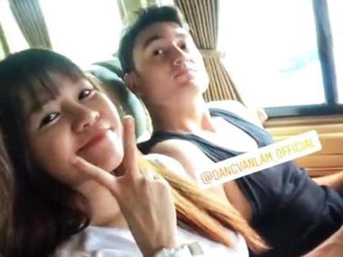 Nắm tay anh ra sân thi đấu, em gái 12 tuổi của thủ môn Đặng Văn Lâm được khen ngày càng xinh đẹp-4