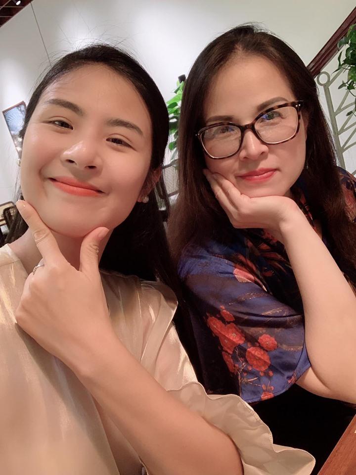 Trước khi lấy chồng, Hoa hậu Ngọc Hân đặt hàng con trai Á hậu Tú Anh lăn giường tân hôn lấy may-5