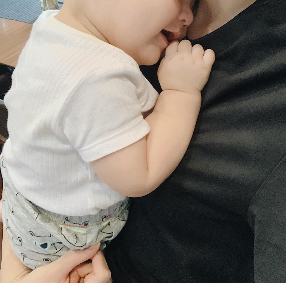 Trước khi lấy chồng, Hoa hậu Ngọc Hân đặt hàng con trai Á hậu Tú Anh lăn giường tân hôn lấy may-9