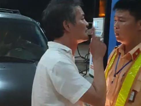 Phạt tài xế biển xanh chửi bới, tát cảnh sát giao thông Thanh Hóa-2