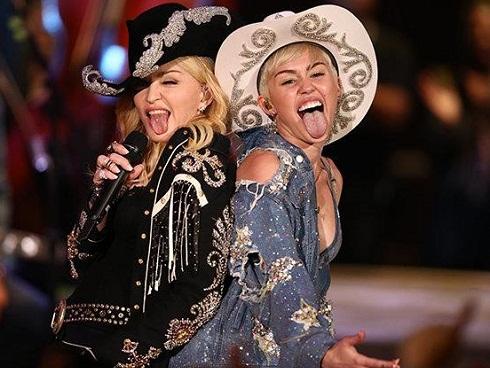 Madonna động viên Miley Cyrus sau khi ly hôn Liam Hemsworth