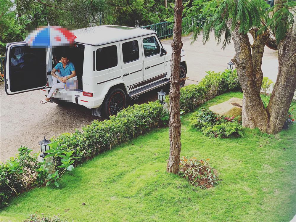 Khoe ảnh diện sơ mi sương sương đẹp như chú rể nhưng chiếc đồng hồ xấp xỉ 23 tỷ của đại gia Minh Nhựa mới gây choáng-6