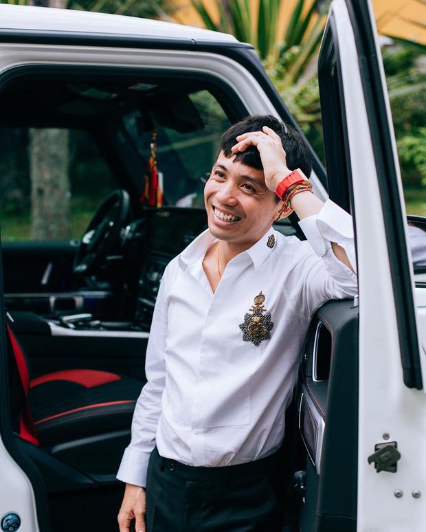 Khoe ảnh diện sơ mi sương sương đẹp như chú rể nhưng chiếc đồng hồ xấp xỉ 23 tỷ của đại gia Minh Nhựa mới gây choáng-2