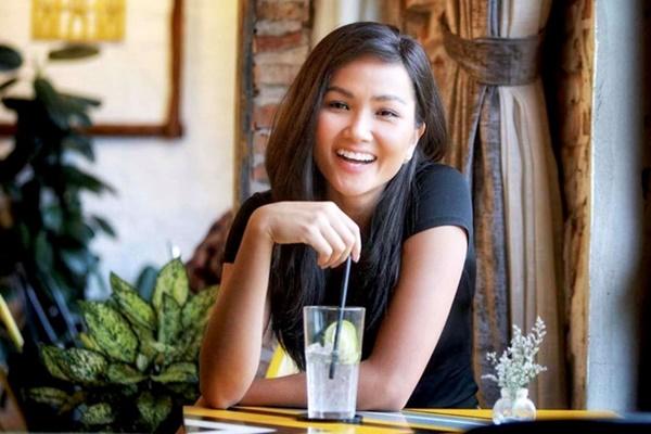 Hoa hậu HHen Niê trông như người khác mỗi lần thay đổi kiểu tóc-1