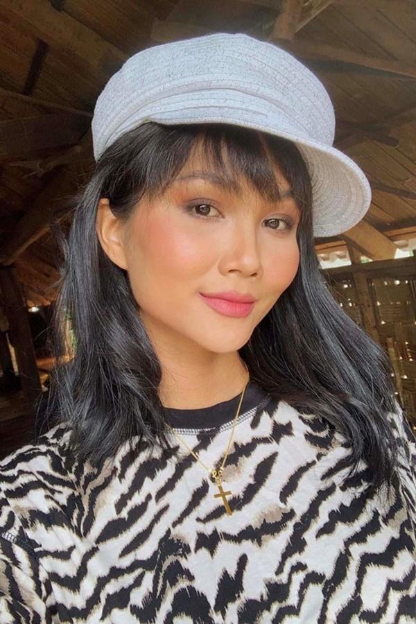 Hoa hậu HHen Niê trông như người khác mỗi lần thay đổi kiểu tóc-6