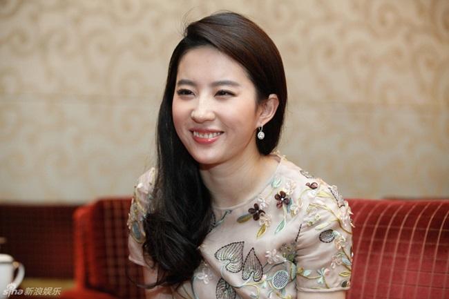 Những hình ảnh chứng minh Lưu Diệc Phi đầy góc chết, đâu phải lúc nào cũng là thần tiên tỉ tỉ-2