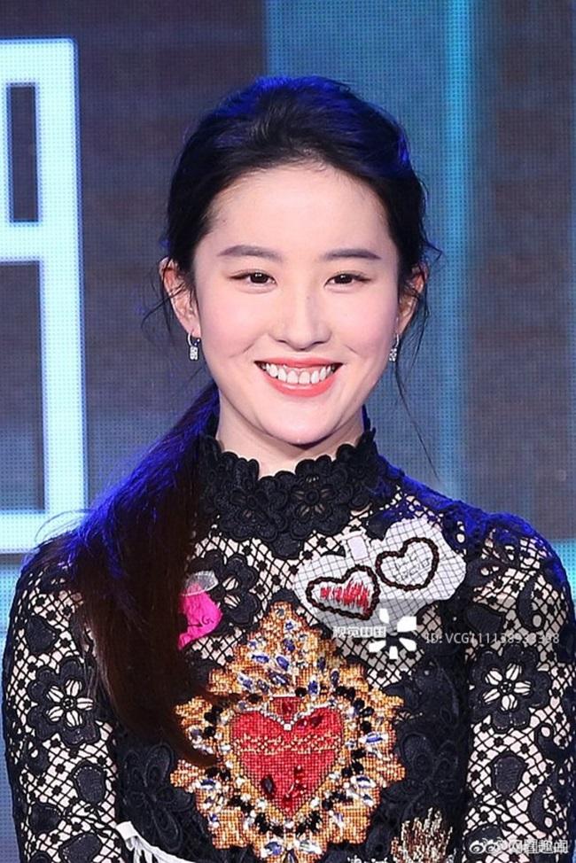 Những hình ảnh chứng minh Lưu Diệc Phi đầy góc chết, đâu phải lúc nào cũng là thần tiên tỉ tỉ-3