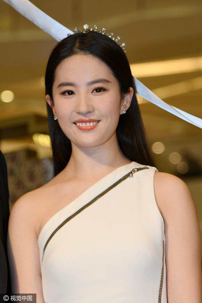 Những hình ảnh chứng minh Lưu Diệc Phi đầy góc chết, đâu phải lúc nào cũng là thần tiên tỉ tỉ-7