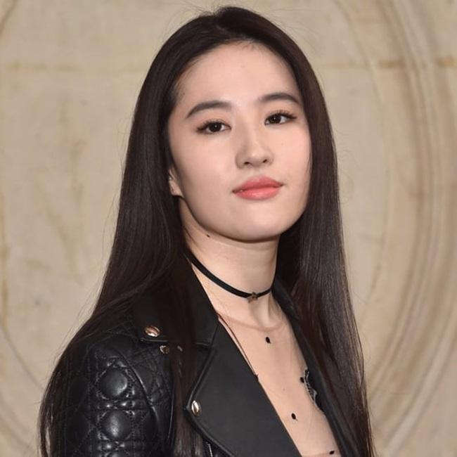 Những hình ảnh chứng minh Lưu Diệc Phi đầy góc chết, đâu phải lúc nào cũng là thần tiên tỉ tỉ-8