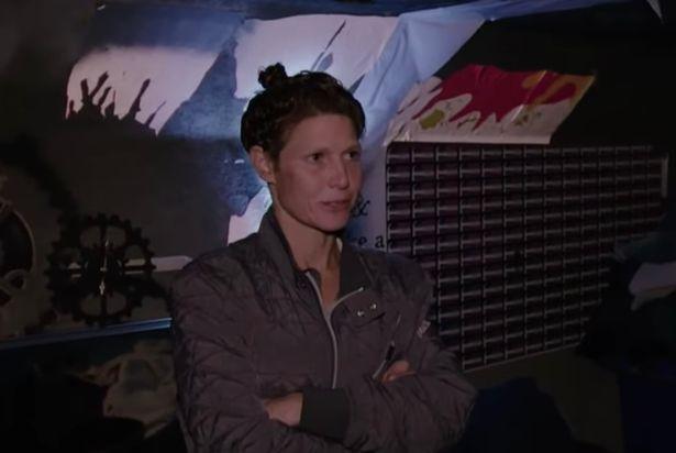 Hết thời, sao phim 18+ đẹp như nữ thần phải sống trong ống cống-6