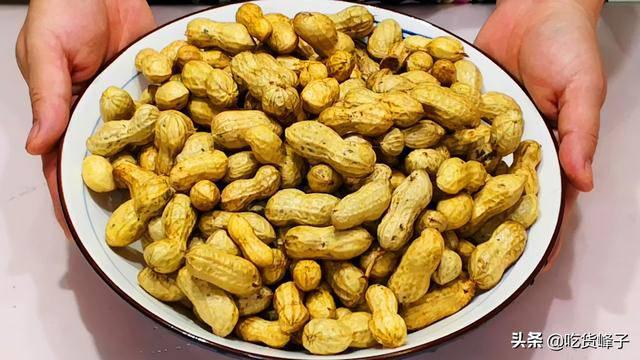 Luộc lạc không nên cho muối vào trực tiếp, hãy thêm bước này lạc vừa mềm ngọt lại thơm-1