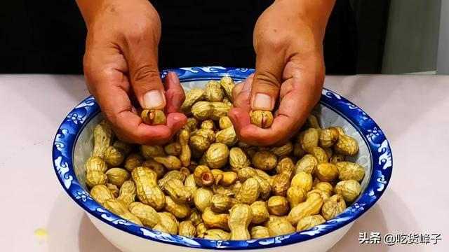 Luộc lạc không nên cho muối vào trực tiếp, hãy thêm bước này lạc vừa mềm ngọt lại thơm-2