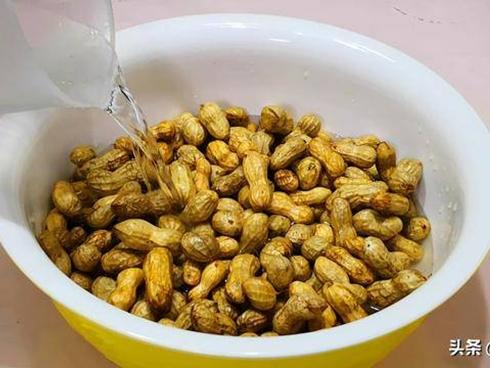 Để luộc lạc vừa ngon vừa thơm, đầu bếp đã làm điều này không phải ai cũng biết-5