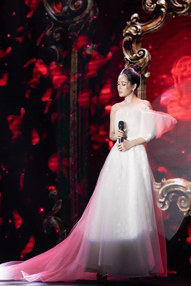 Vừa cà khịa cực mạnh Thúy Vi, fan phát hiện Midu còn có màn đọ nhan sắc cực gắt khi đụng hàng với Chi Pu-16