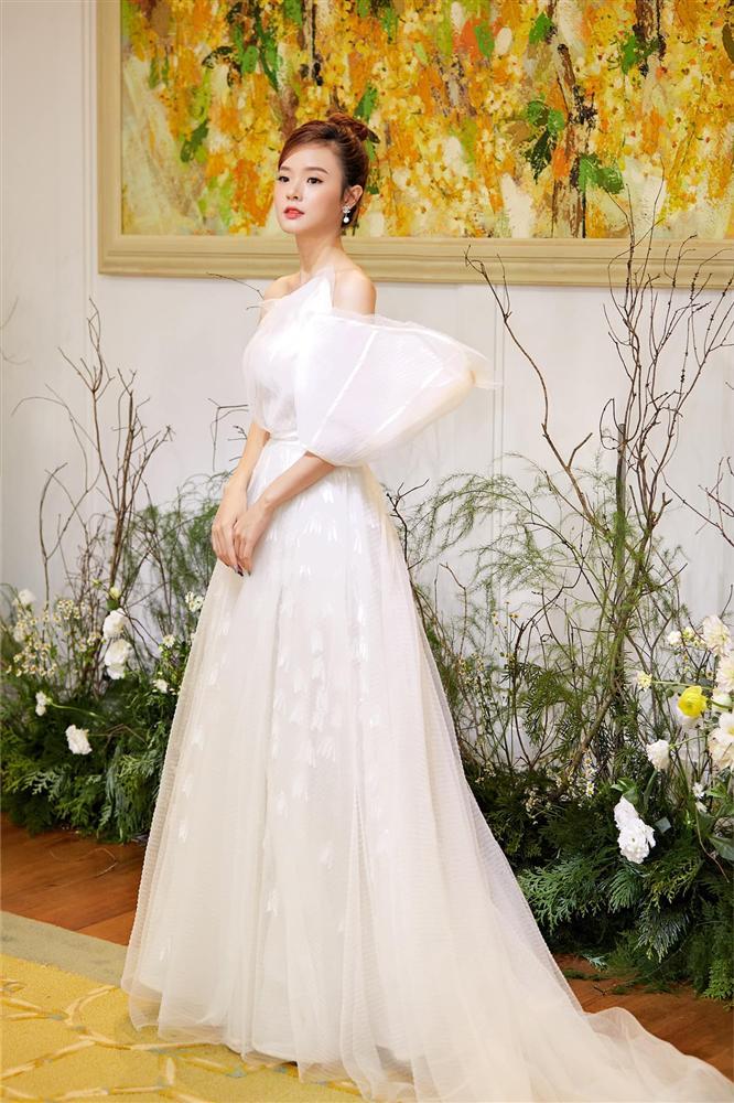 Vừa cà khịa cực mạnh Thúy Vi, fan phát hiện Midu còn có màn đọ nhan sắc cực gắt khi đụng hàng với Chi Pu-3